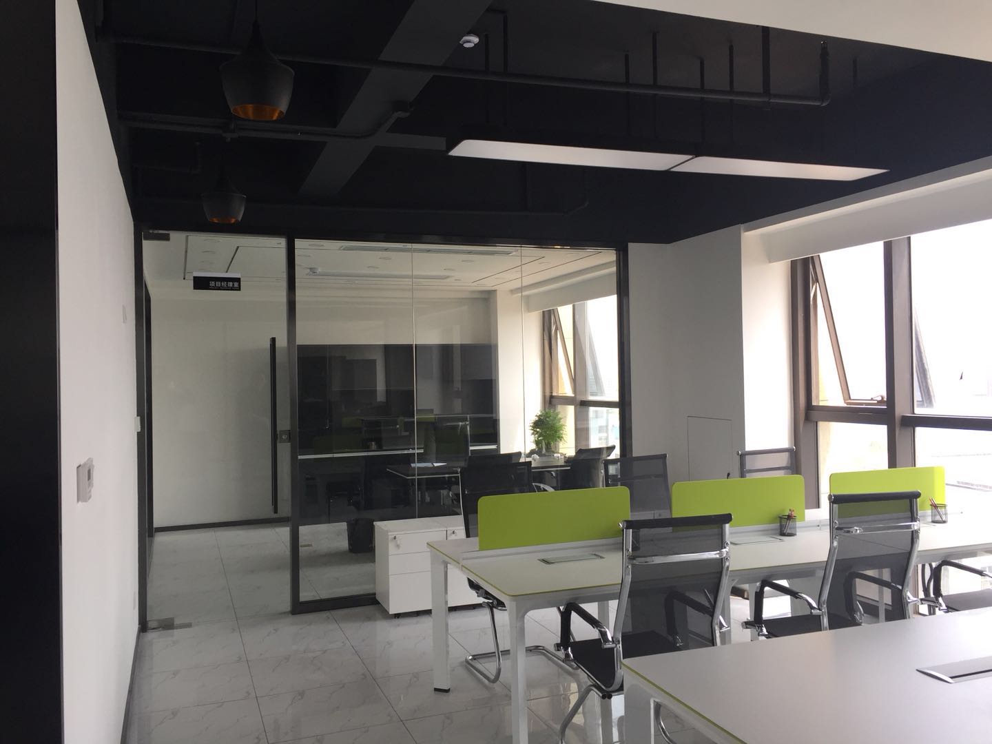 中小型辦公室裝潢設(shè)計效果圖